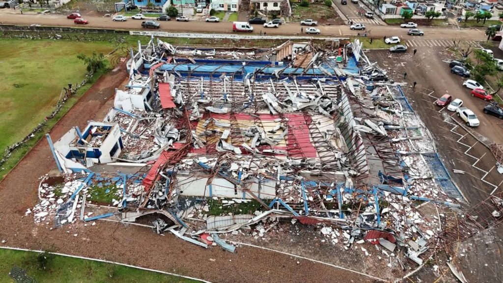Terror e Esperança: Tornado devasta o interior do Paraná e deixa rastro de morte e destruição Terror e Esperança: Tornado devasta o interior do Paraná e deixa rastro de morte e destruição