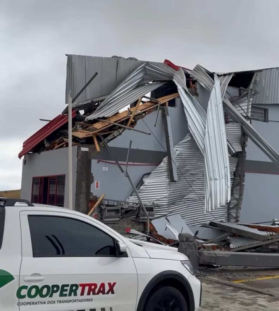Terror e Esperança: Tornado devasta o interior do Paraná e deixa rastro de morte e destruição Terror e Esperança: Tornado devasta o interior do Paraná e deixa rastro de morte e destruição