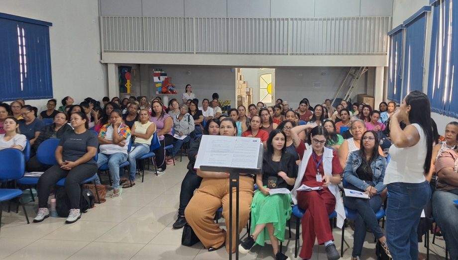 Merendeiras da Rede Municipal de Ensino participam de capacitação promovida pela SEMEC