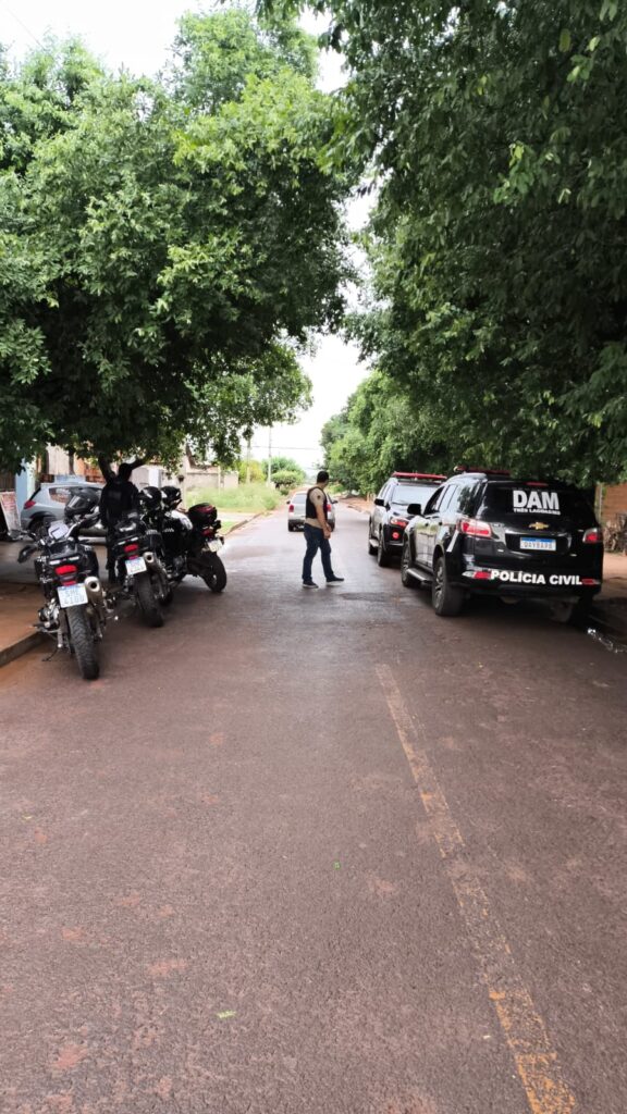 Cinco pessoas são presas e armas de fogo, munições e drogas são apreendidas durante 'Operação' em Três Lagoas e Araçatuba Cinco pessoas são presas e armas de fogo, munições e drogas são apreendidas durante 'Operação' em Três Lagoas e Araçatuba