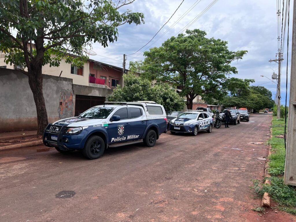 Cinco pessoas são presas e armas de fogo, munições e drogas são apreendidas durante 'Operação' em Três Lagoas e Araçatuba Cinco pessoas são presas e armas de fogo, munições e drogas são apreendidas durante 'Operação' em Três Lagoas e Araçatuba