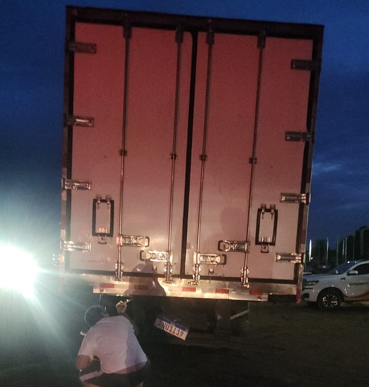 Motorista fica preso às ferragens após colisão entre caminhões e carro na BR-158, em Três Lagoas