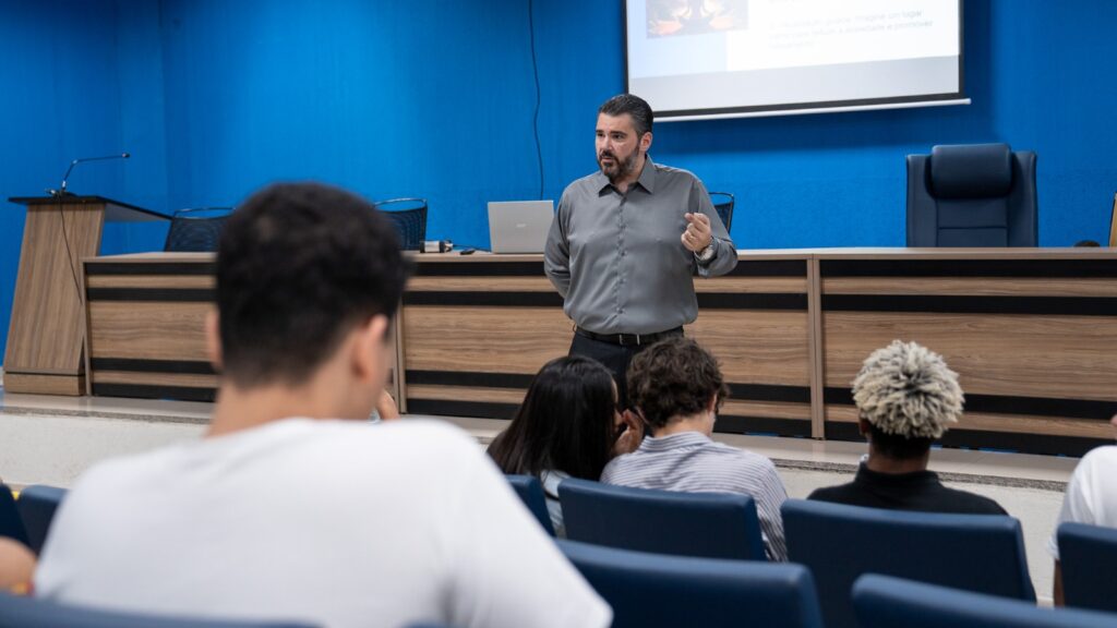 Eletres oferece curso de oratória para os jovens vereadores Eletres oferece curso de oratória para os jovens vereadores