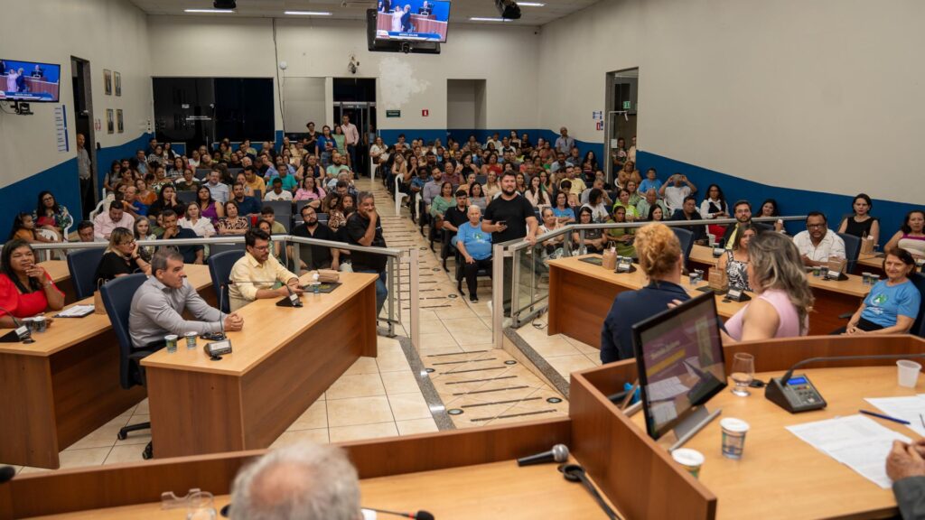 Solenidade na Câmara reconhece o trabalho de diversos profissionais Solenidade na Câmara reconhece o trabalho de diversos profissionais