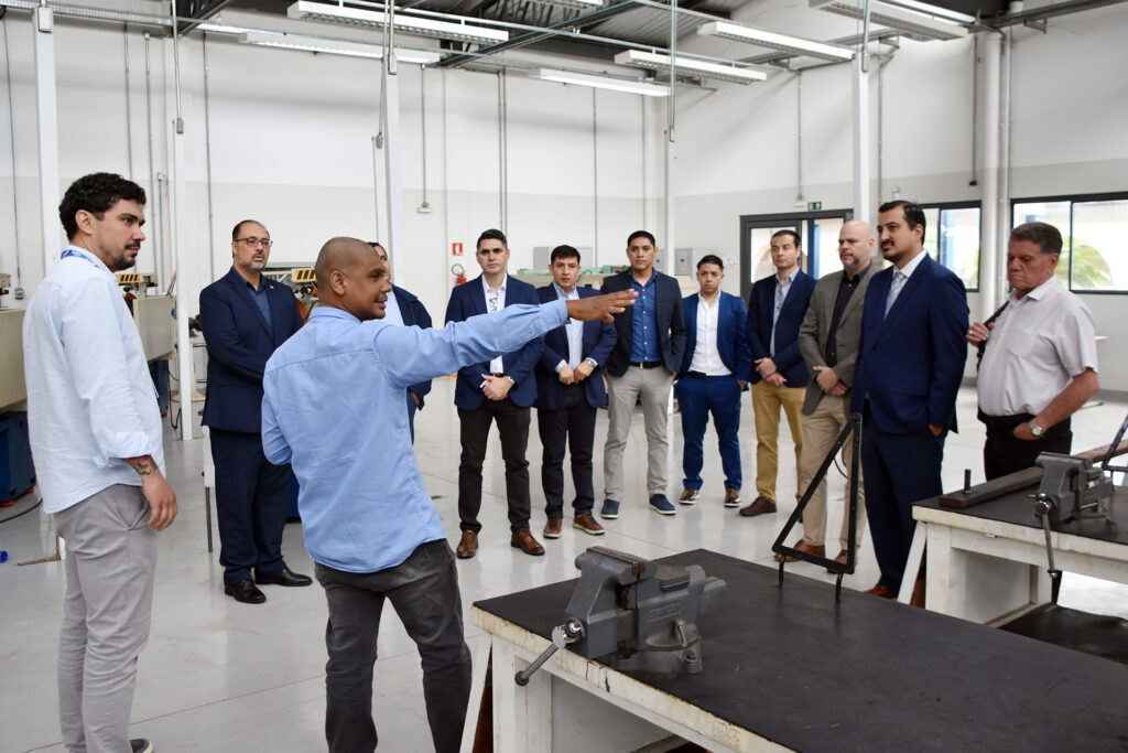 Fiems recebe comitiva de empresários da Bolívia para discutir oportunidades de negócio com MS Fiems recebe comitiva de empresários da Bolívia para discutir oportunidades de negócio com MS