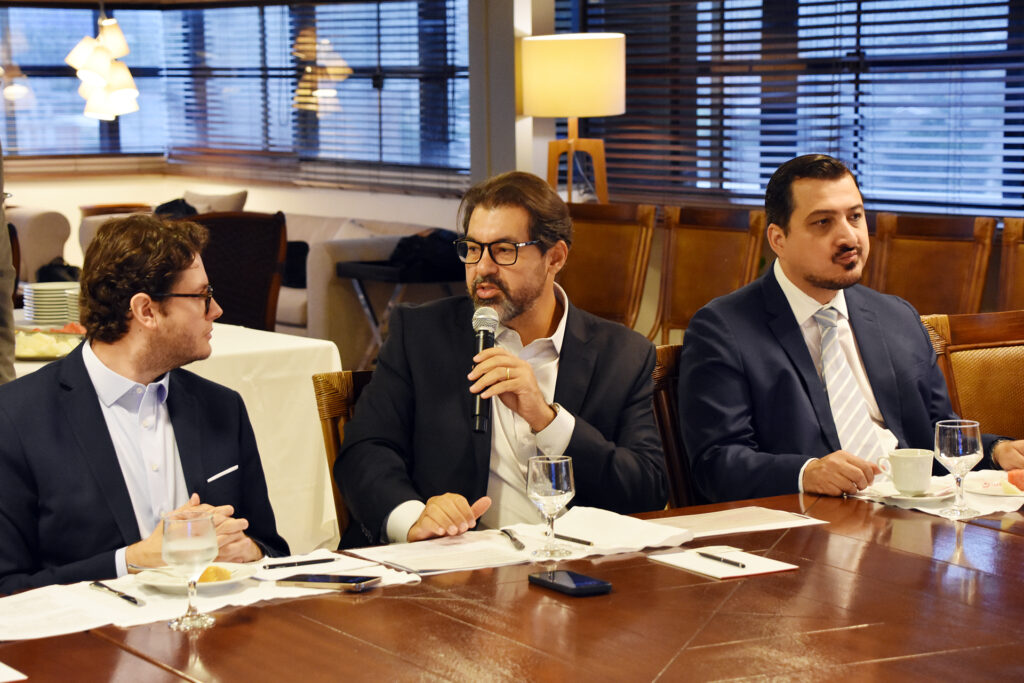 Fiems recebe comitiva de empresários da Bolívia para discutir oportunidades de negócio com MS Fiems recebe comitiva de empresários da Bolívia para discutir oportunidades de negócio com MS