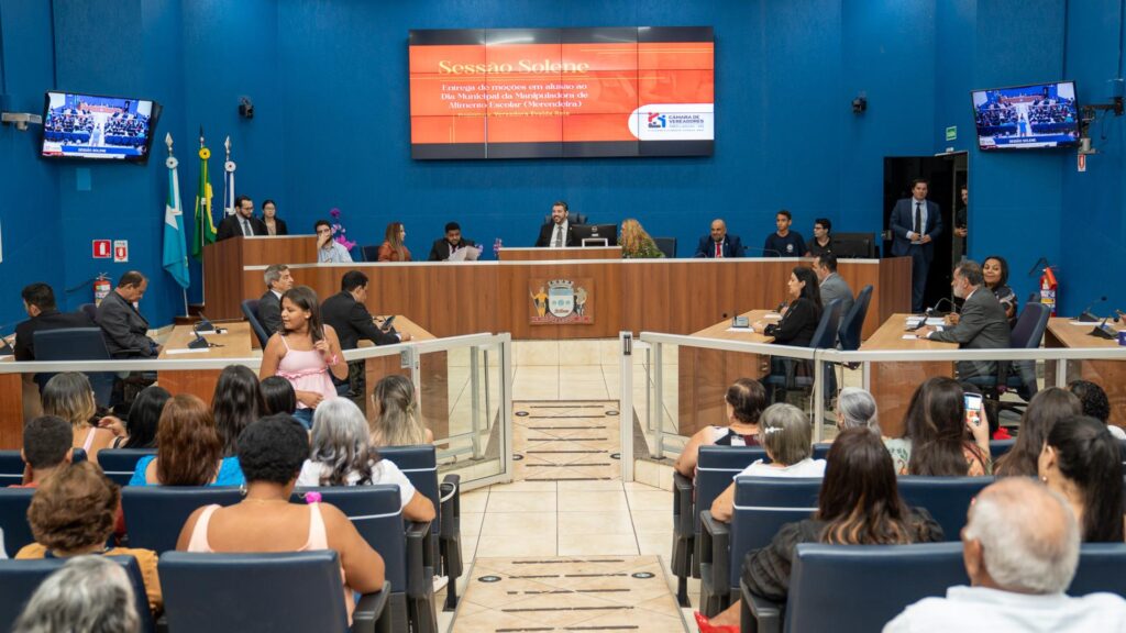 Vereadores de Três Lagoas homenageiam merendeiras que atuam em escolas, CEIs e projetos sociais Vereadores de Três Lagoas homenageiam merendeiras que atuam em escolas, CEIs e projetos sociais