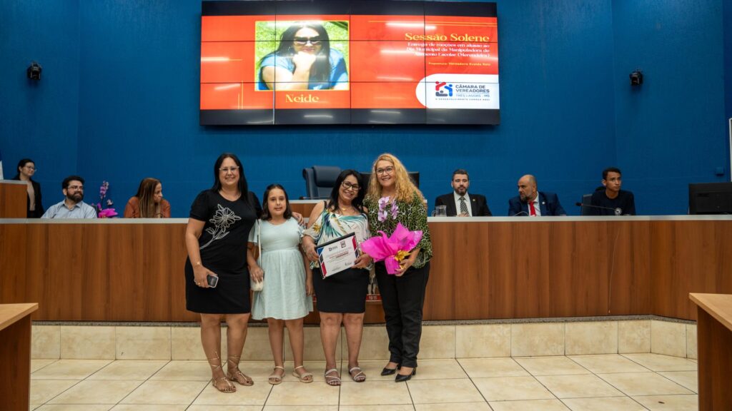 Vereadores de Três Lagoas homenageiam merendeiras que atuam em escolas, CEIs e projetos sociais Vereadores de Três Lagoas homenageiam merendeiras que atuam em escolas, CEIs e projetos sociais