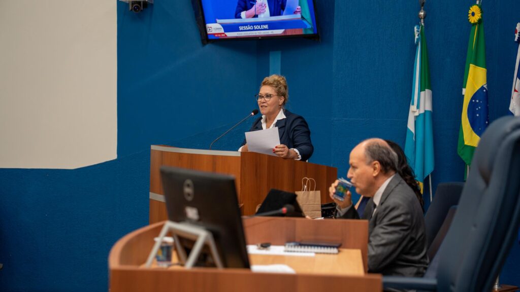 Solenidade na Câmara reconhece o trabalho de diversos profissionais Solenidade na Câmara reconhece o trabalho de diversos profissionais