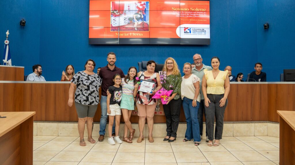 Vereadores de Três Lagoas homenageiam merendeiras que atuam em escolas, CEIs e projetos sociais Vereadores de Três Lagoas homenageiam merendeiras que atuam em escolas, CEIs e projetos sociais