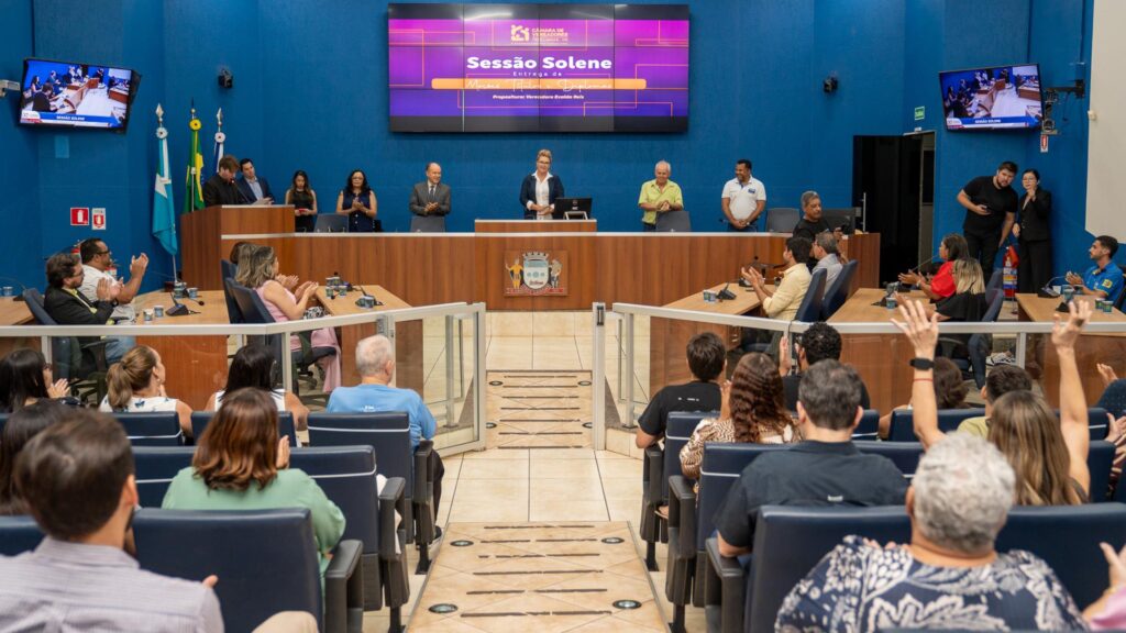 Solenidade na Câmara reconhece o trabalho de diversos profissionais Solenidade na Câmara reconhece o trabalho de diversos profissionais