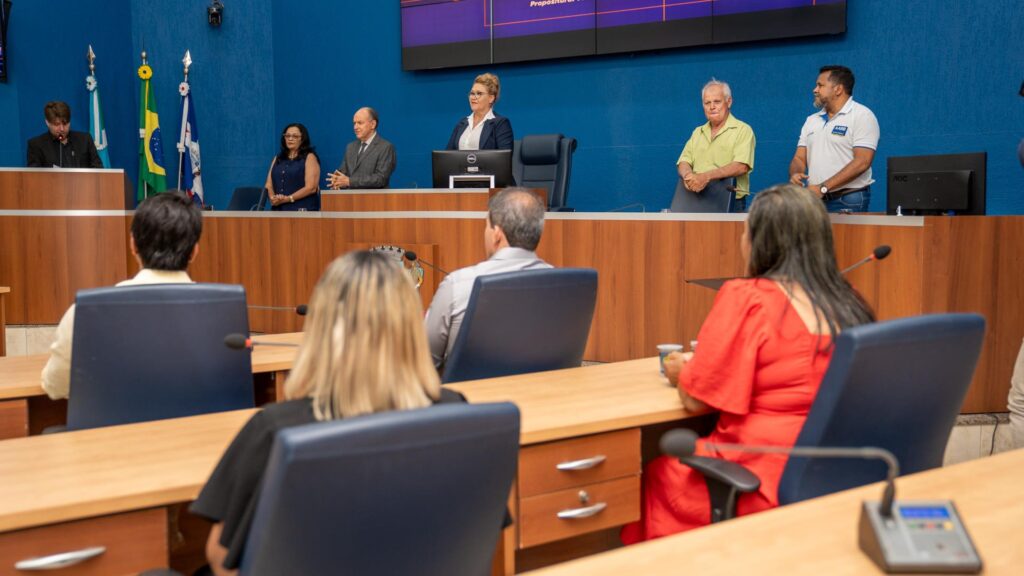 Solenidade na Câmara reconhece o trabalho de diversos profissionais Solenidade na Câmara reconhece o trabalho de diversos profissionais
