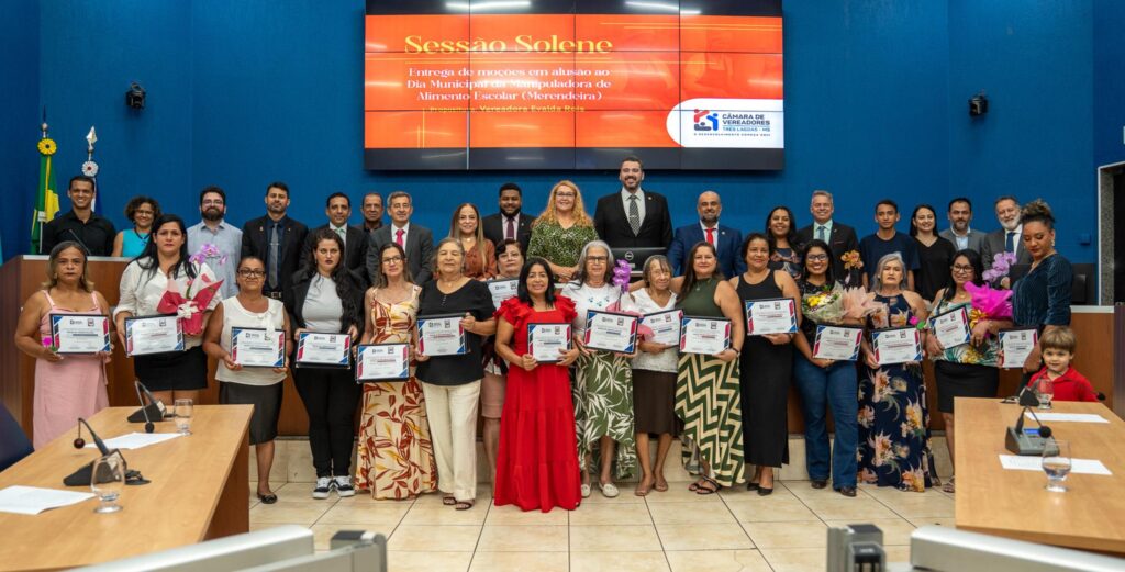 Vereadores de Três Lagoas homenageiam merendeiras que atuam em escolas, CEIs e projetos sociais Vereadores de Três Lagoas homenageiam merendeiras que atuam em escolas, CEIs e projetos sociais