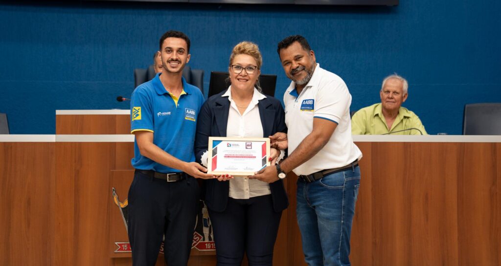 Solenidade na Câmara reconhece o trabalho de diversos profissionais Solenidade na Câmara reconhece o trabalho de diversos profissionais