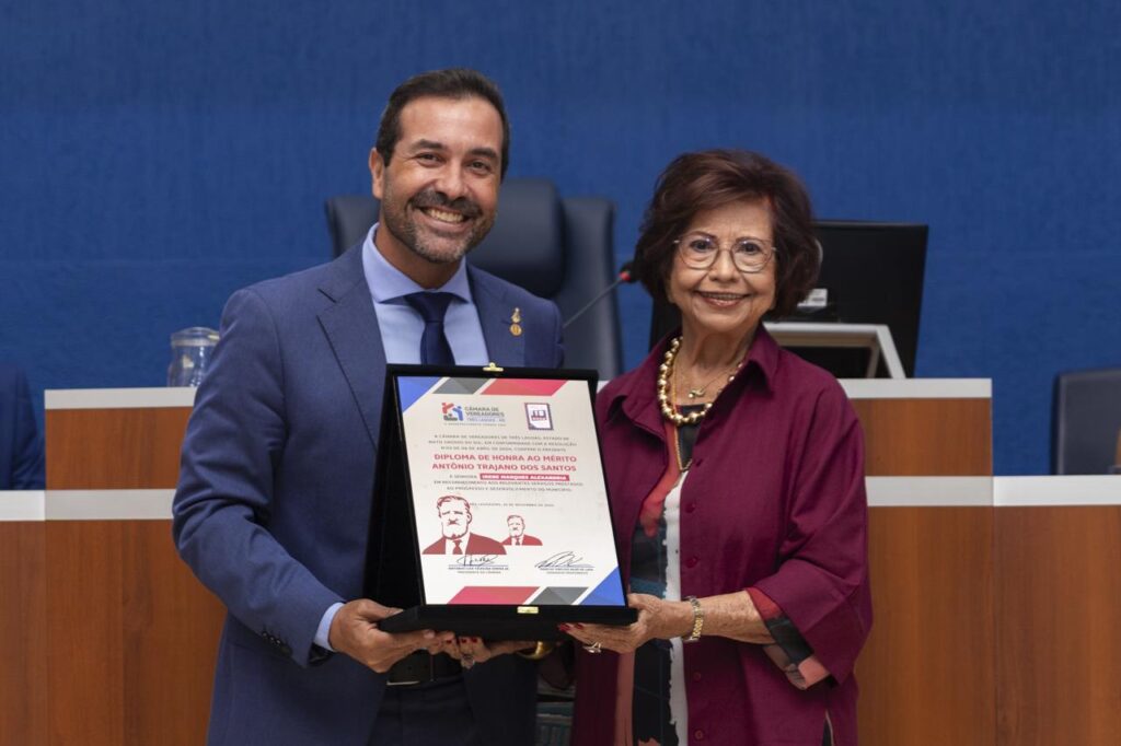 Marcus Bazé entrega títulos de cidadão três-lagoense e honrarias a diversas personalidades