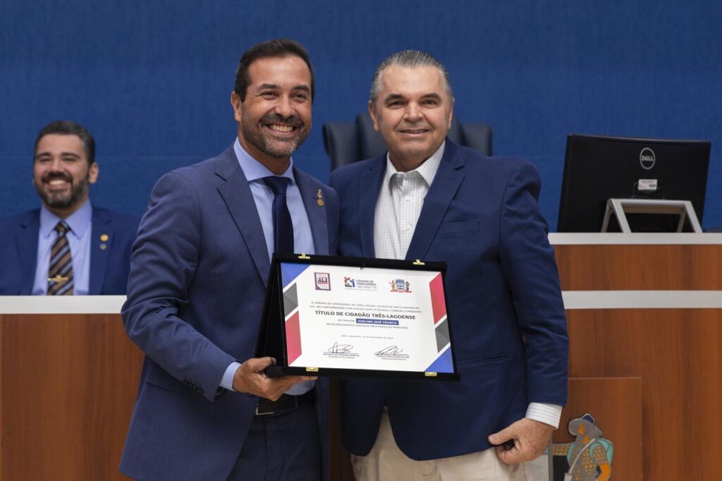 Marcus Bazé entrega títulos de cidadão três-lagoense e honrarias a diversas personalidades