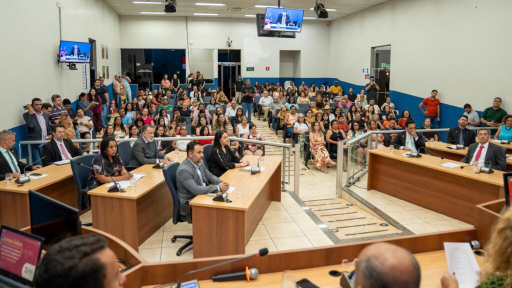 Vereadores de Três Lagoas homenageiam merendeiras que atuam em escolas, CEIs e projetos sociais Vereadores de Três Lagoas homenageiam merendeiras que atuam em escolas, CEIs e projetos sociais
