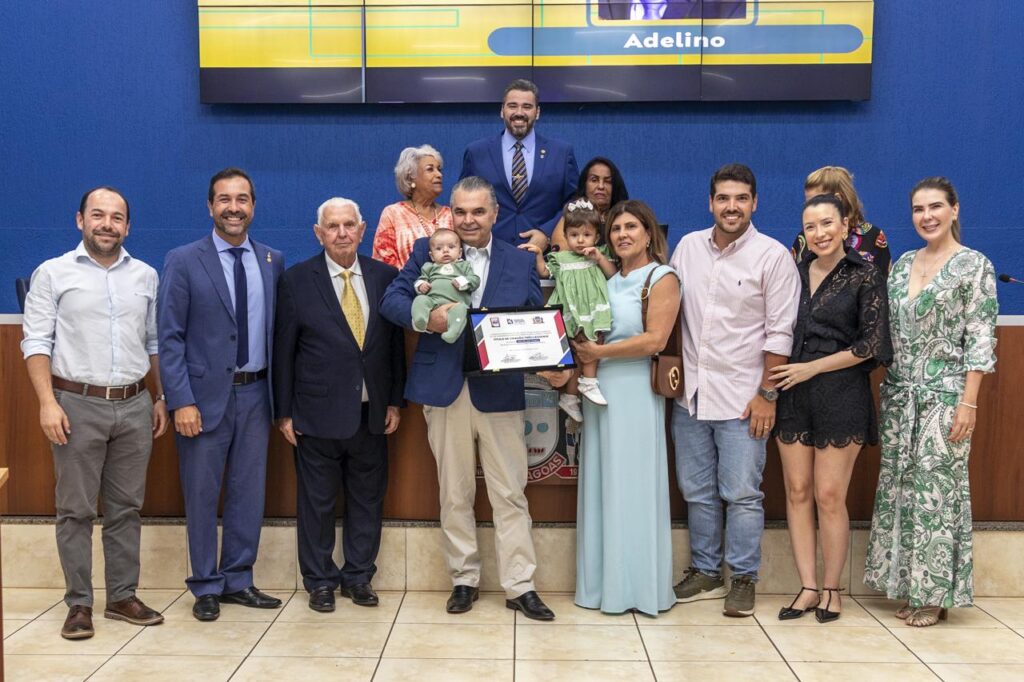 Marcus Bazé entrega títulos de cidadão três-lagoense e honrarias a diversas personalidades