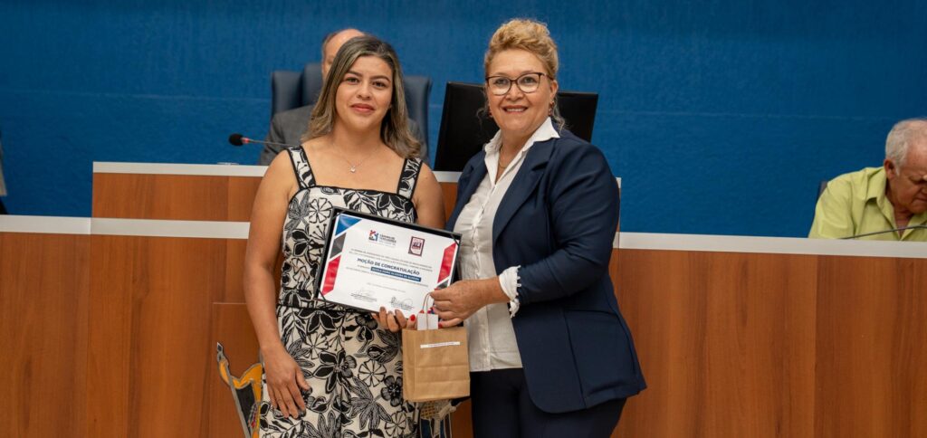 Solenidade na Câmara reconhece o trabalho de diversos profissionais Solenidade na Câmara reconhece o trabalho de diversos profissionais