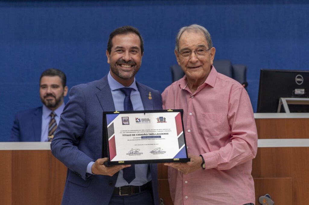 Marcus Bazé entrega títulos de cidadão três-lagoense e honrarias a diversas personalidades