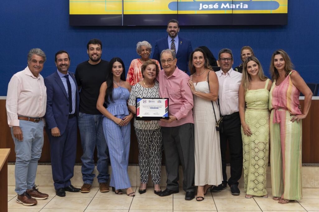 Marcus Bazé entrega títulos de cidadão três-lagoense e honrarias a diversas personalidades