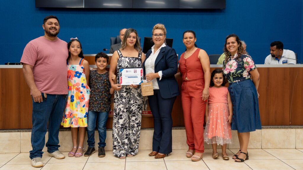 Solenidade na Câmara reconhece o trabalho de diversos profissionais Solenidade na Câmara reconhece o trabalho de diversos profissionais