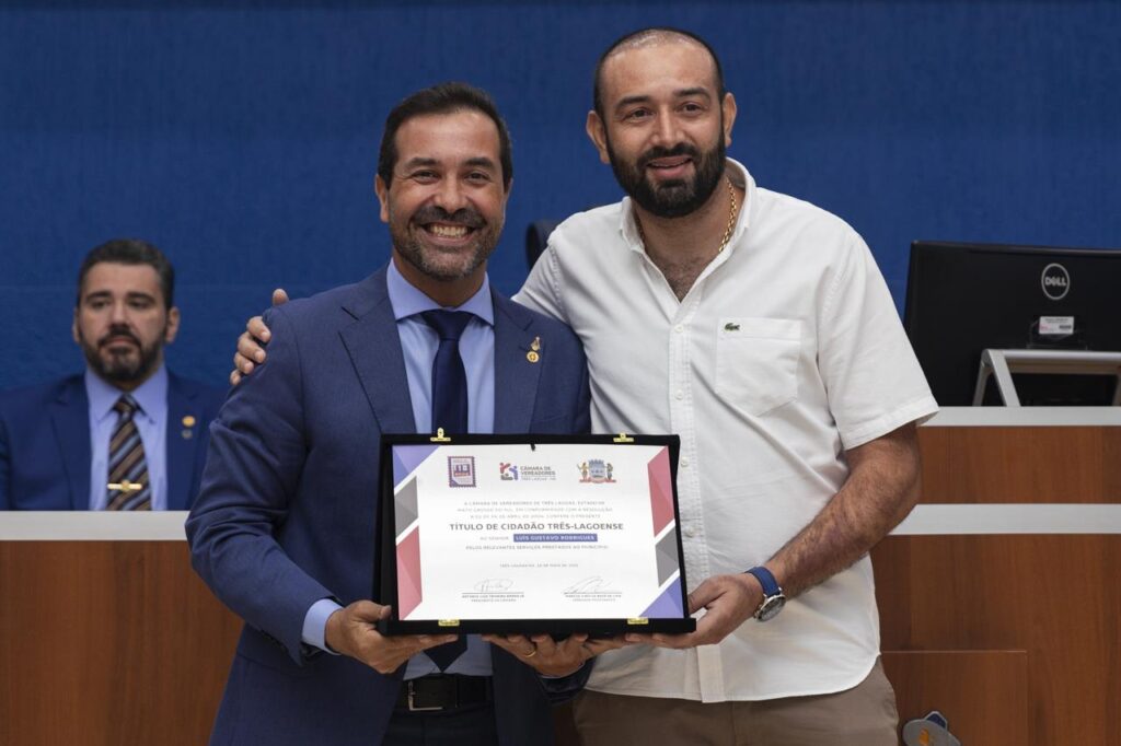 Marcus Bazé entrega títulos de cidadão três-lagoense e honrarias a diversas personalidades