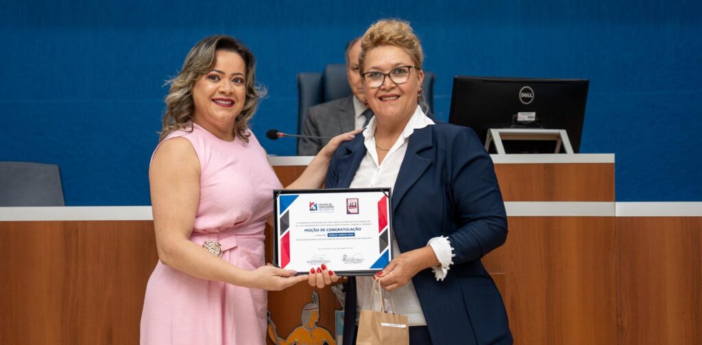 Solenidade na Câmara reconhece o trabalho de diversos profissionais Solenidade na Câmara reconhece o trabalho de diversos profissionais