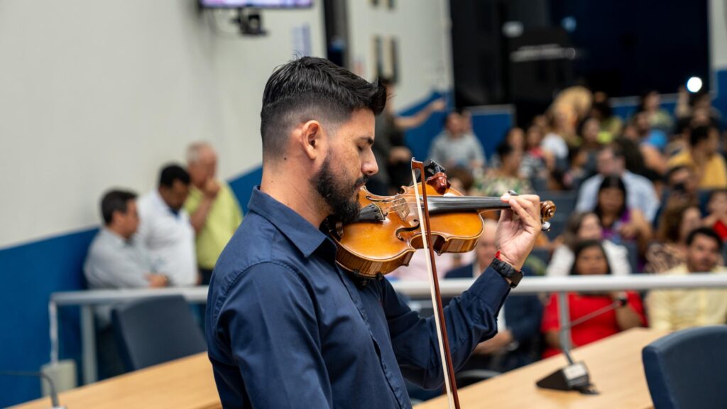 Solenidade na Câmara reconhece o trabalho de diversos profissionais Solenidade na Câmara reconhece o trabalho de diversos profissionais
