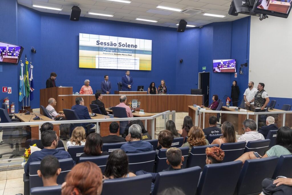 Marcus Bazé entrega títulos de cidadão três-lagoense e honrarias a diversas personalidades