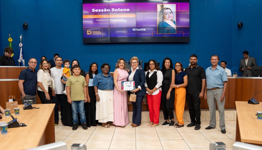 Solenidade na Câmara reconhece o trabalho de diversos profissionais Solenidade na Câmara reconhece o trabalho de diversos profissionais