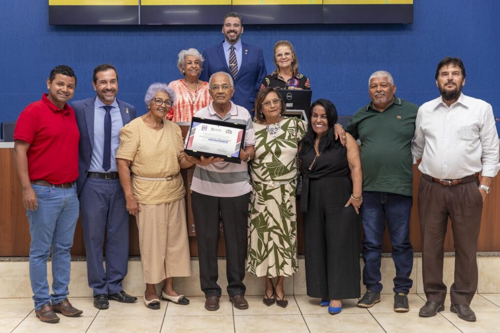 Marcus Bazé entrega títulos de cidadão três-lagoense e honrarias a diversas personalidades