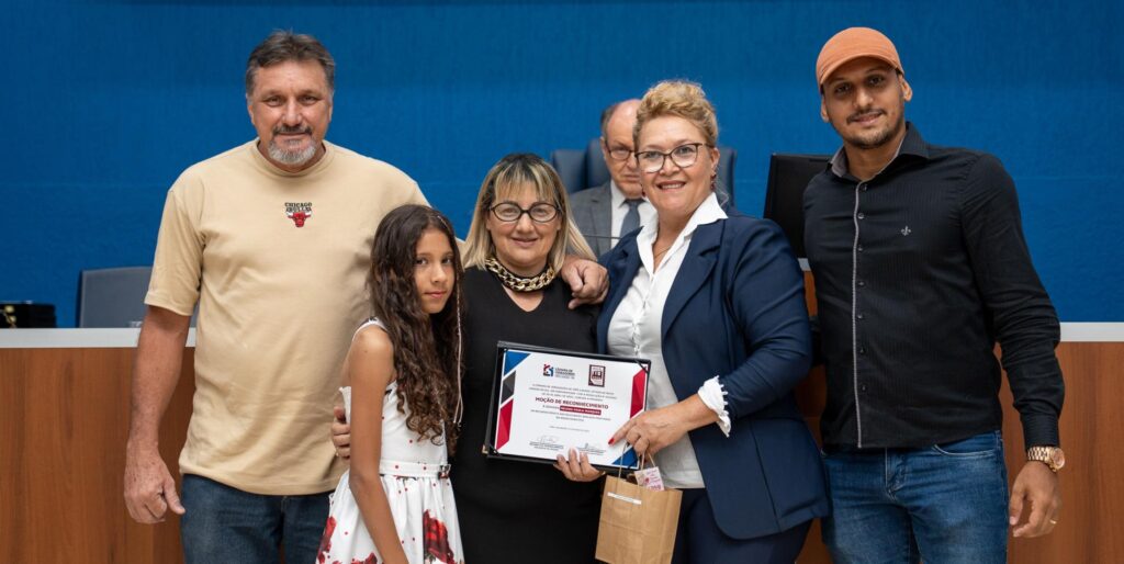 Solenidade na Câmara reconhece o trabalho de diversos profissionais Solenidade na Câmara reconhece o trabalho de diversos profissionais