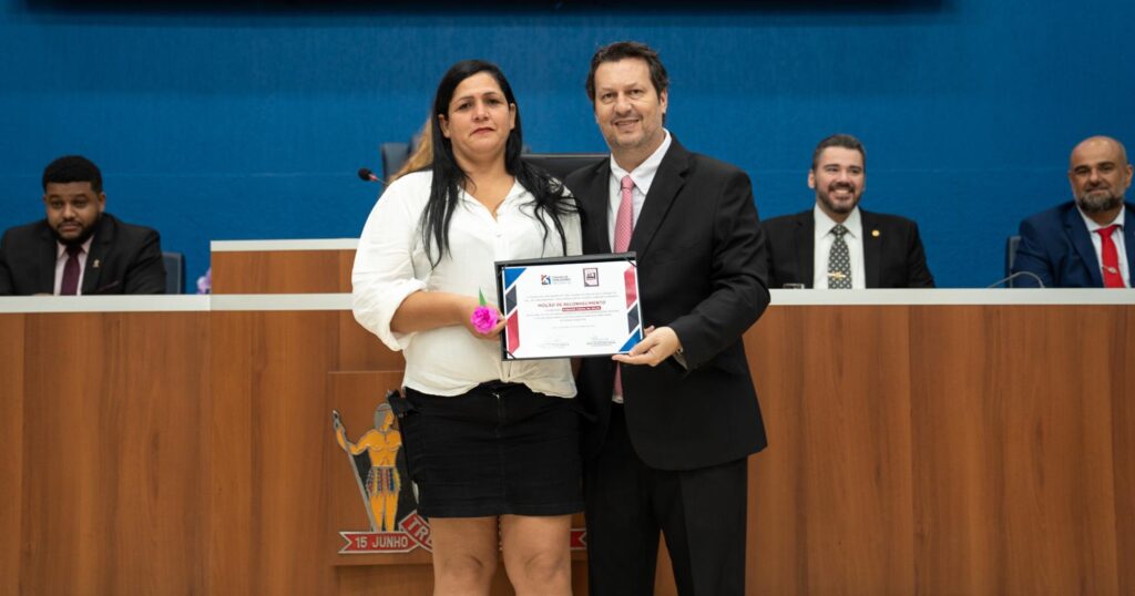 Vereadores de Três Lagoas homenageiam merendeiras que atuam em escolas, CEIs e projetos sociais Vereadores de Três Lagoas homenageiam merendeiras que atuam em escolas, CEIs e projetos sociais