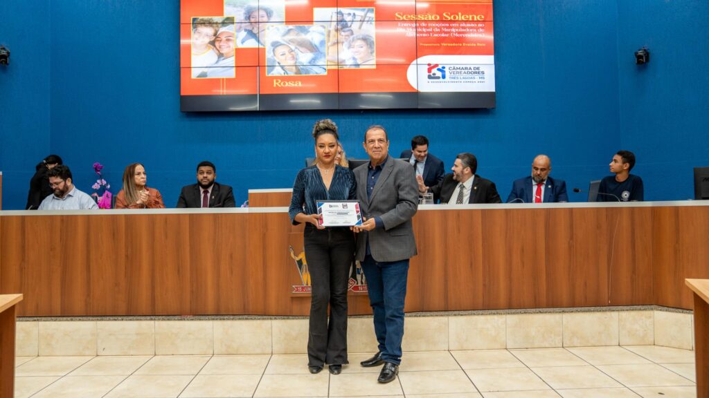Vereadores de Três Lagoas homenageiam merendeiras que atuam em escolas, CEIs e projetos sociais Vereadores de Três Lagoas homenageiam merendeiras que atuam em escolas, CEIs e projetos sociais