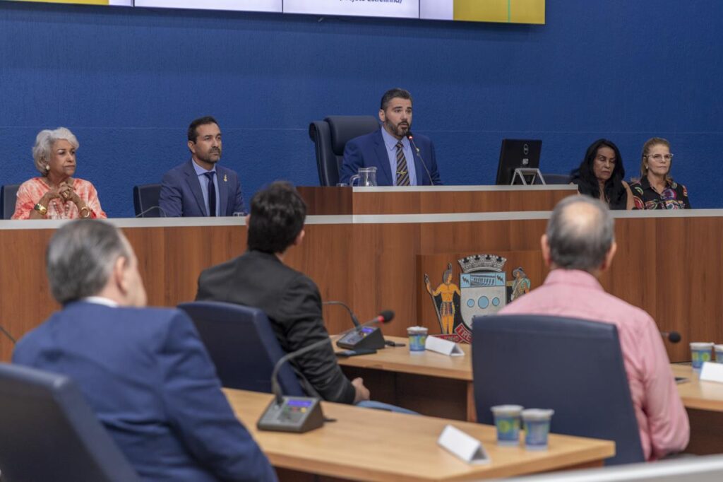 Marcus Bazé entrega títulos de cidadão três-lagoense e honrarias a diversas personalidades
