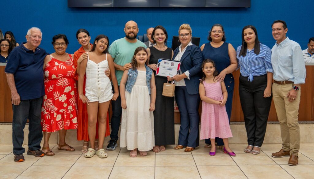 Solenidade na Câmara reconhece o trabalho de diversos profissionais Solenidade na Câmara reconhece o trabalho de diversos profissionais