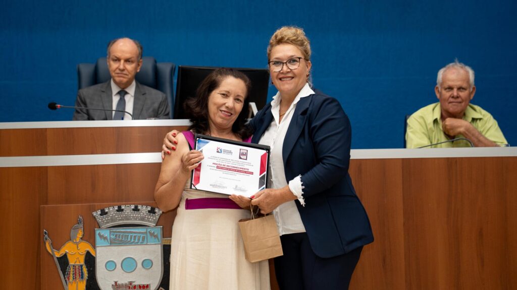 Solenidade na Câmara reconhece o trabalho de diversos profissionais Solenidade na Câmara reconhece o trabalho de diversos profissionais