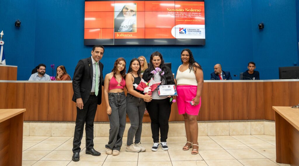 Vereadores de Três Lagoas homenageiam merendeiras que atuam em escolas, CEIs e projetos sociais Vereadores de Três Lagoas homenageiam merendeiras que atuam em escolas, CEIs e projetos sociais