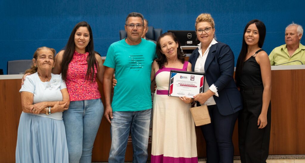 Solenidade na Câmara reconhece o trabalho de diversos profissionais Solenidade na Câmara reconhece o trabalho de diversos profissionais