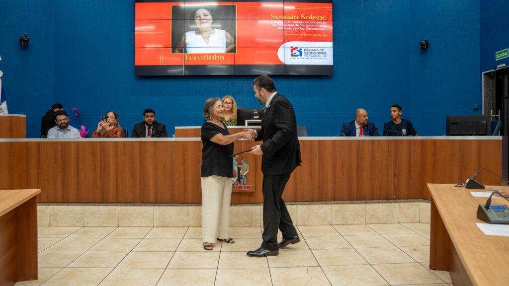 Vereadores de Três Lagoas homenageiam merendeiras que atuam em escolas, CEIs e projetos sociais Vereadores de Três Lagoas homenageiam merendeiras que atuam em escolas, CEIs e projetos sociais