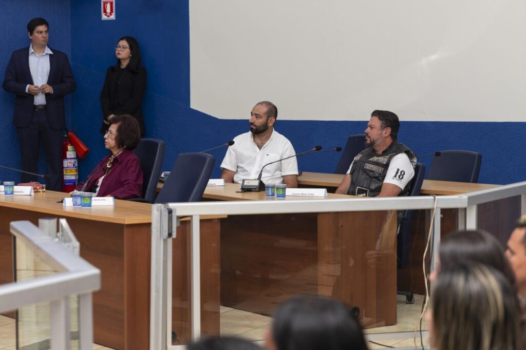 Marcus Bazé entrega títulos de cidadão três-lagoense e honrarias a diversas personalidades