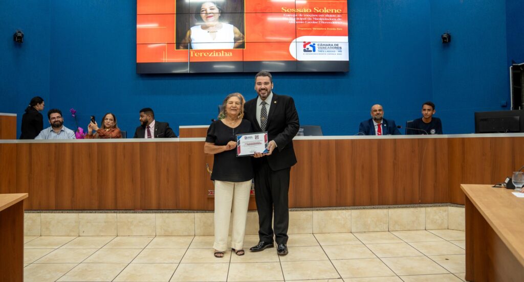 Vereadores de Três Lagoas homenageiam merendeiras que atuam em escolas, CEIs e projetos sociais Vereadores de Três Lagoas homenageiam merendeiras que atuam em escolas, CEIs e projetos sociais