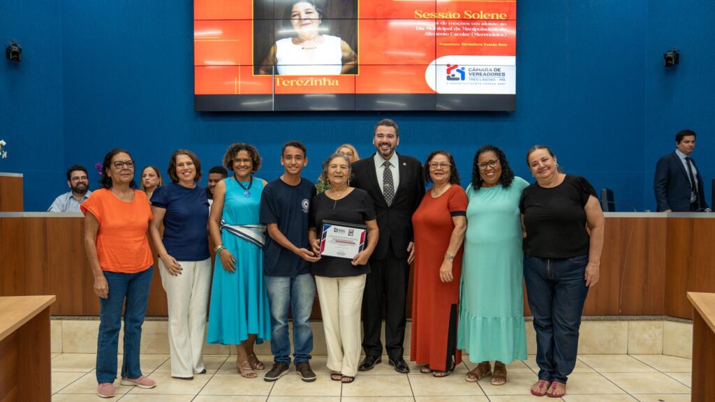 Vereadores de Três Lagoas homenageiam merendeiras que atuam em escolas, CEIs e projetos sociais Vereadores de Três Lagoas homenageiam merendeiras que atuam em escolas, CEIs e projetos sociais