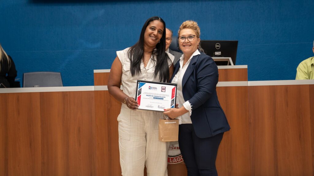 Solenidade na Câmara reconhece o trabalho de diversos profissionais Solenidade na Câmara reconhece o trabalho de diversos profissionais