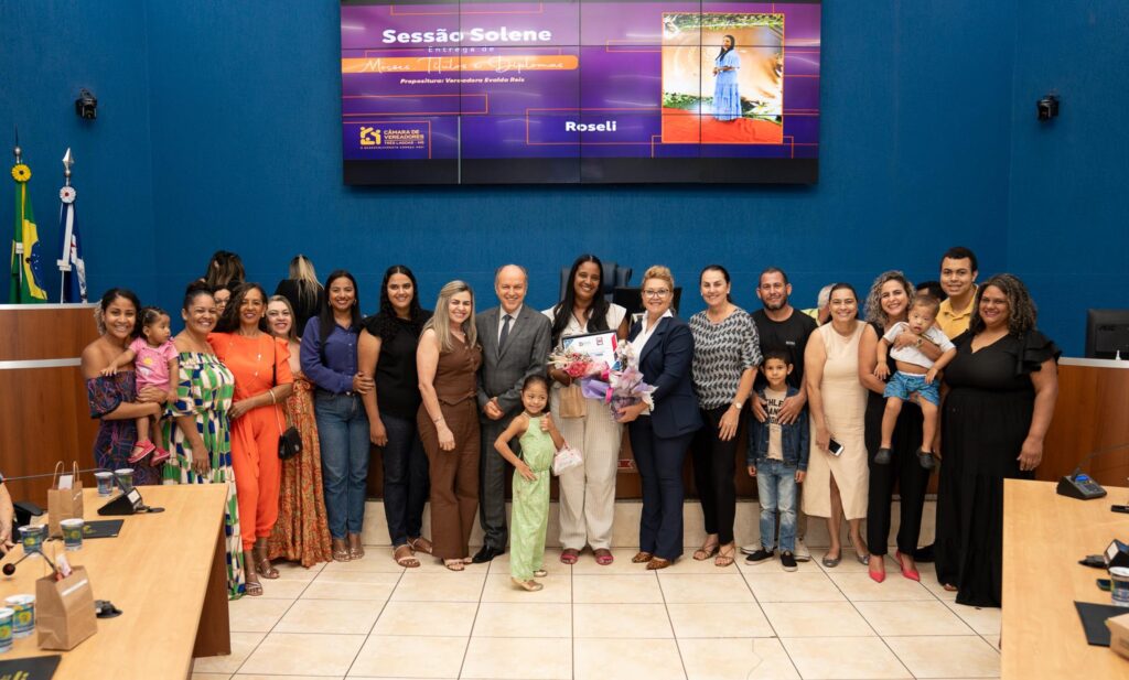 Solenidade na Câmara reconhece o trabalho de diversos profissionais Solenidade na Câmara reconhece o trabalho de diversos profissionais