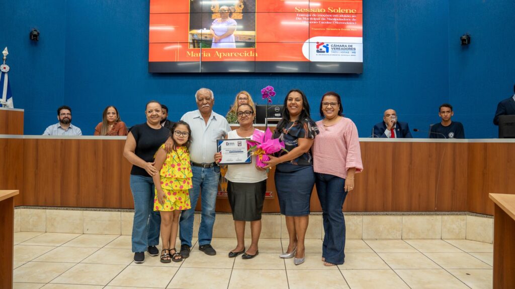 Vereadores de Três Lagoas homenageiam merendeiras que atuam em escolas, CEIs e projetos sociais Vereadores de Três Lagoas homenageiam merendeiras que atuam em escolas, CEIs e projetos sociais