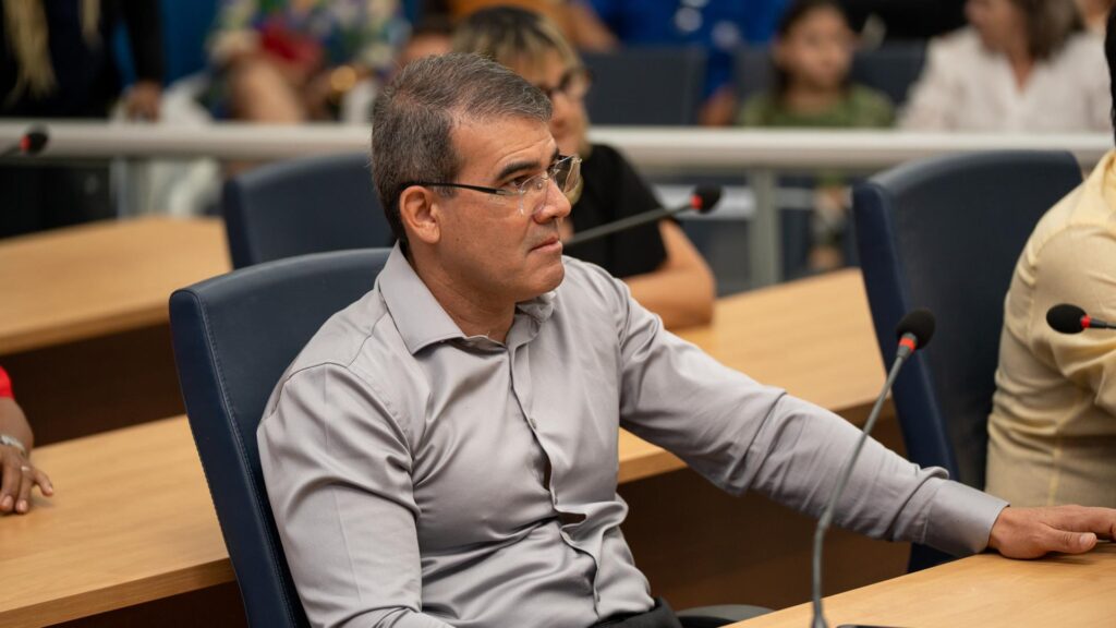 Solenidade na Câmara reconhece o trabalho de diversos profissionais Solenidade na Câmara reconhece o trabalho de diversos profissionais