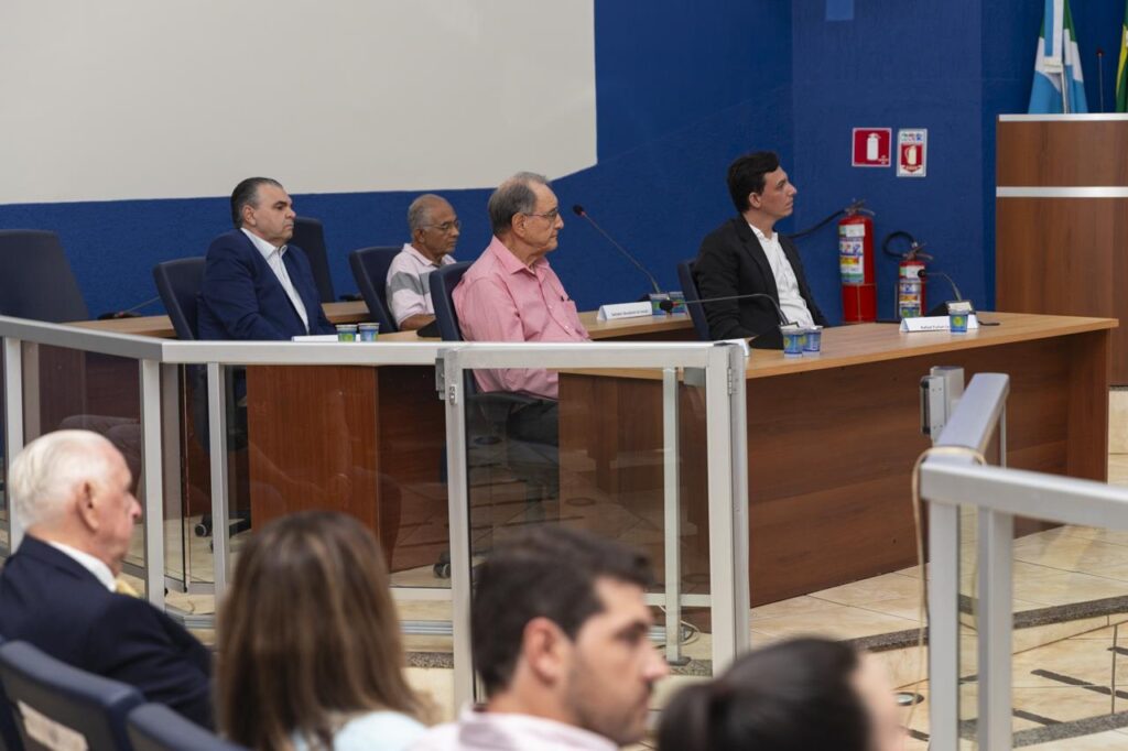 Marcus Bazé entrega títulos de cidadão três-lagoense e honrarias a diversas personalidades