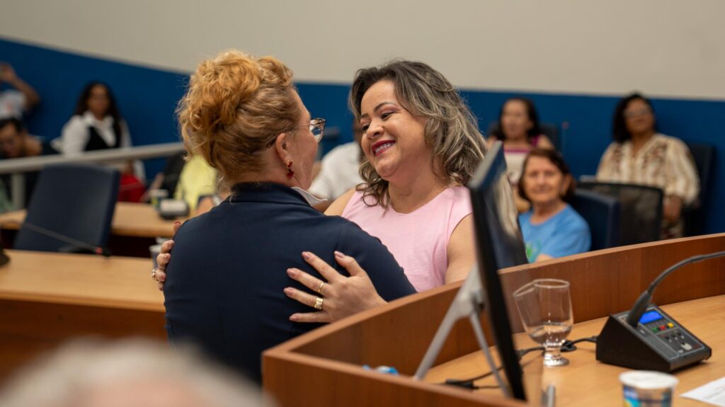 Solenidade na Câmara reconhece o trabalho de diversos profissionais Solenidade na Câmara reconhece o trabalho de diversos profissionais